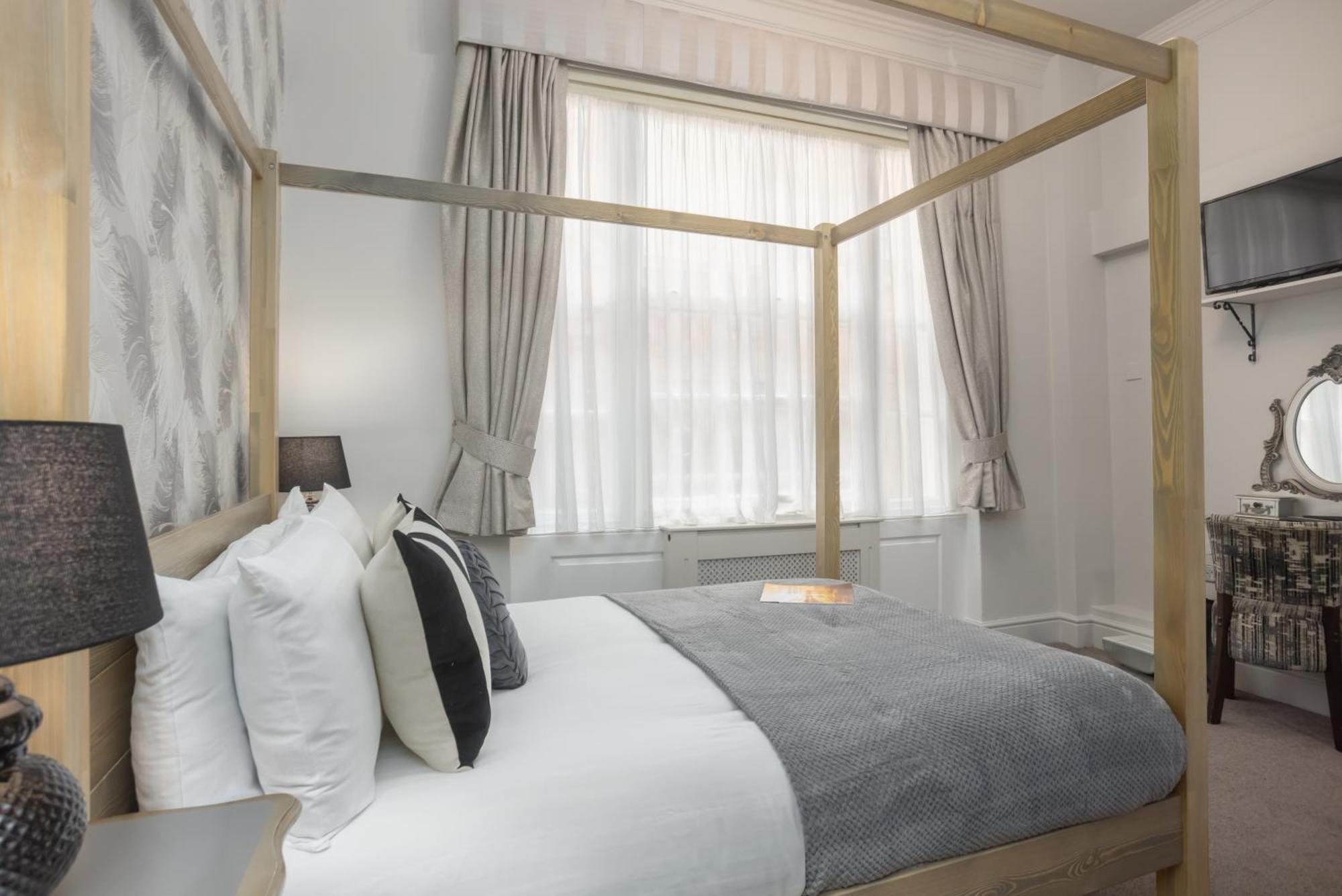 The Pied Bull 4*